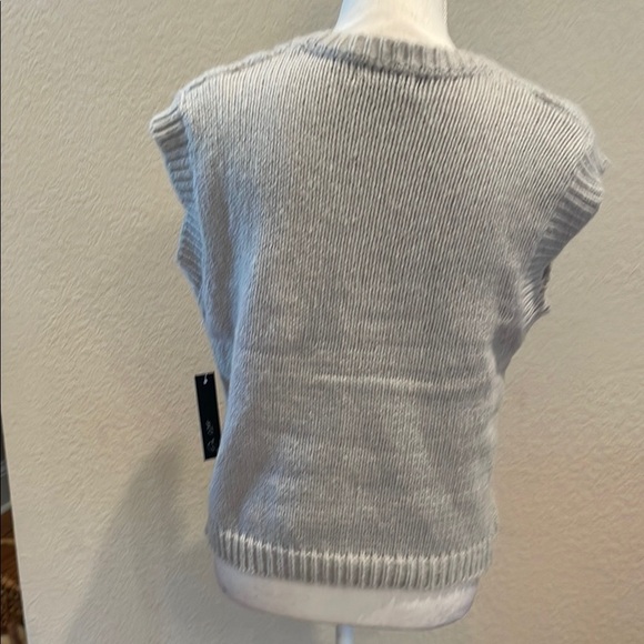 New Gray Crew Neck Sweater with Cable Knit Design - Picture 4 of 5